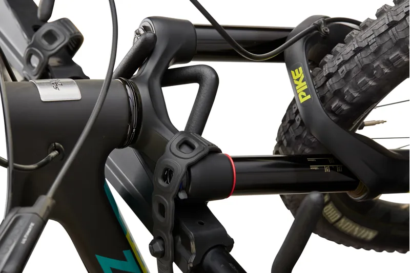 Yakima Hangover 4 bike Vertical Hanging Hitch Mount Bike Carrier in Black-4