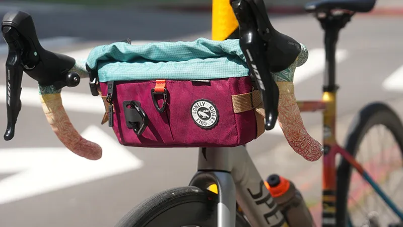ULAC Coursier Jager 3.0l Handlebar Bag in Sangria-1