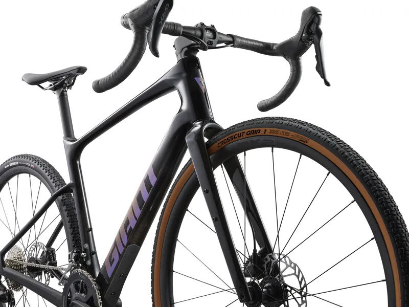 Giant Revolt Advanced 2 Men's Carbon Gravel Bike in Carbon-7