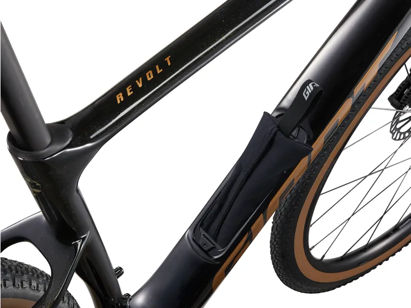 Giant Revolt Advanced 3 Mens Carbon Gravel Bike in Panther