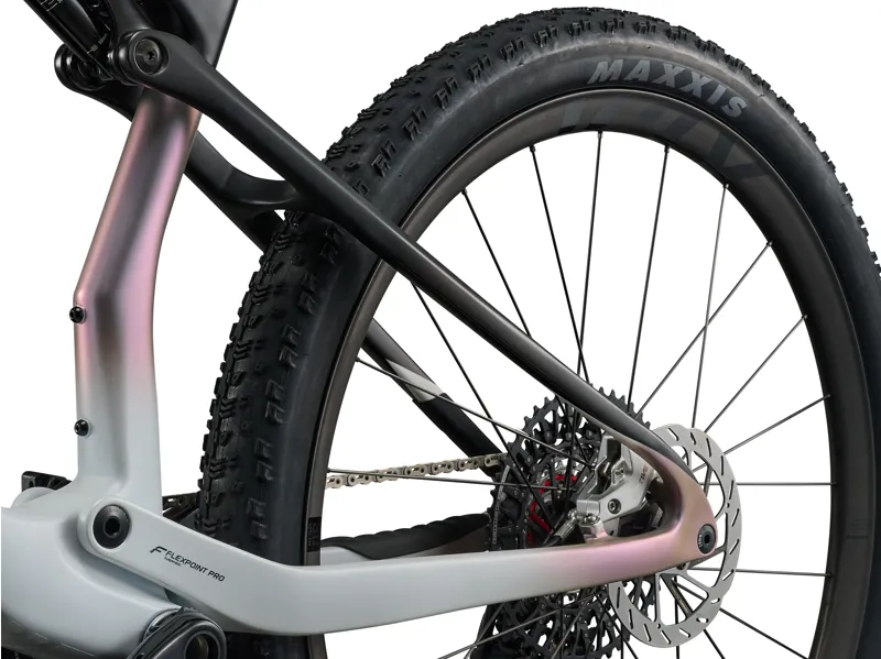 Giant Anthem Advanced SL SE XC Race Bike in White/Carbon-5