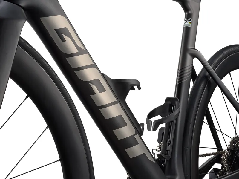 Giant Propel Advanced 1 Aero Carbon Road Bike in Carbon-1