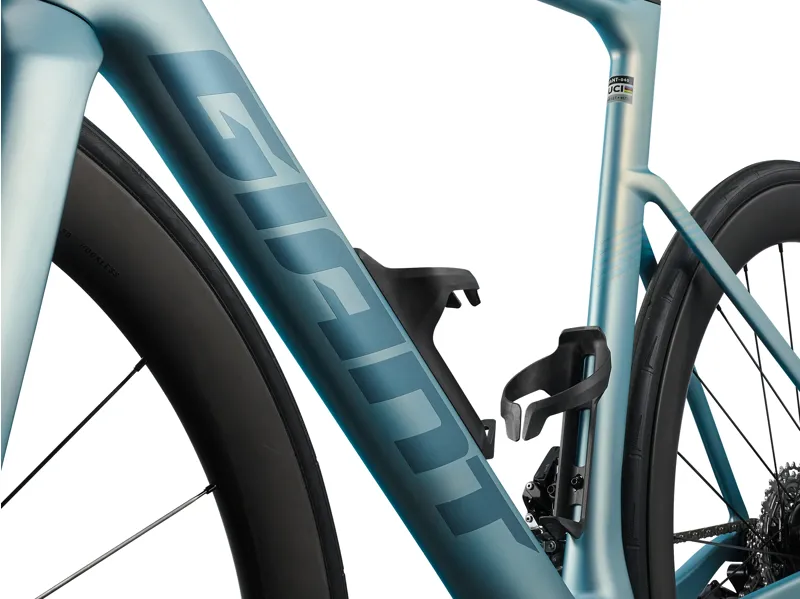 Giant Propel Advanced Pro 1 Di2 Carbon Aero Road Bike in Cryo Silver-1