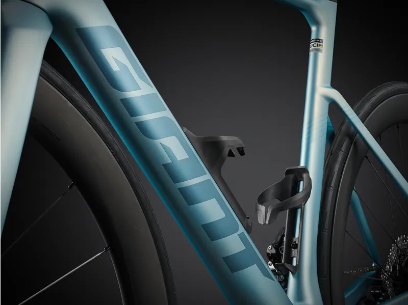 Giant Propel Advanced Pro 1 Di2 Carbon Aero Road Bike in Cryo Silver-8