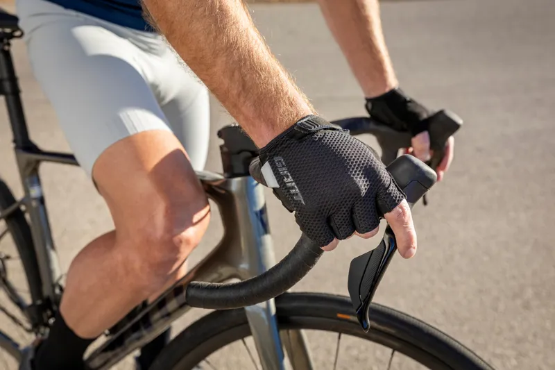 Giant Pace Short Finger Gel Cycling Gloves in Black-3