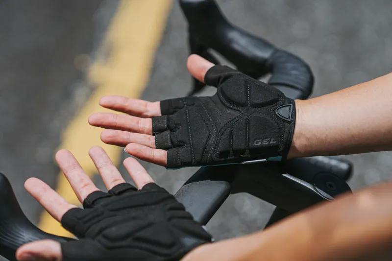 Giant Pace Short Finger Gel Cycling Gloves in Black-2