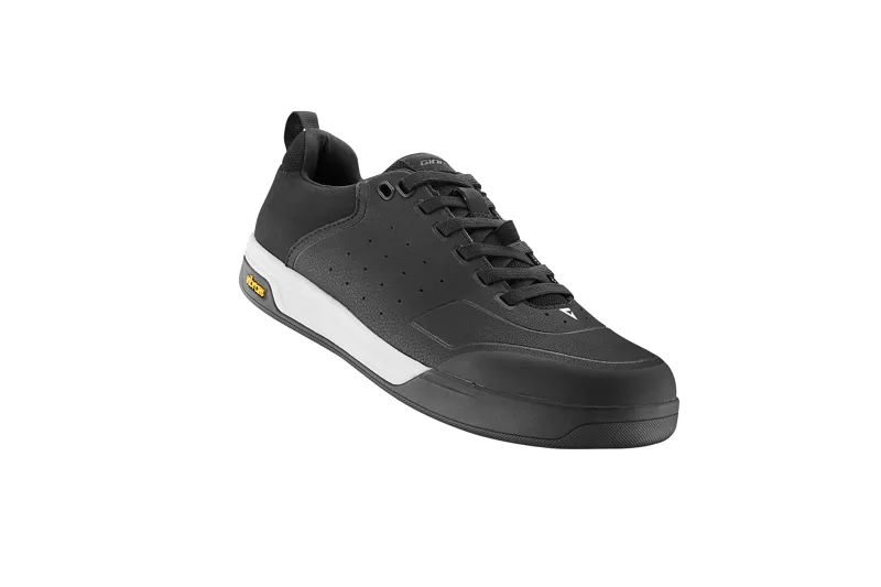 Giant Shuttle Flat Lace Up Mountain Bike Shoes in Black