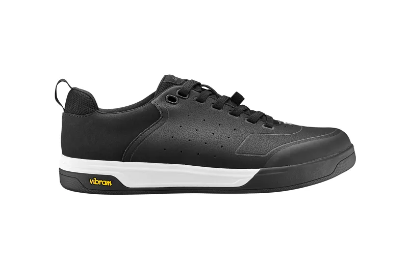 Giant Shuttle Flat Lace Up Mountain Bike Shoes in Black-1