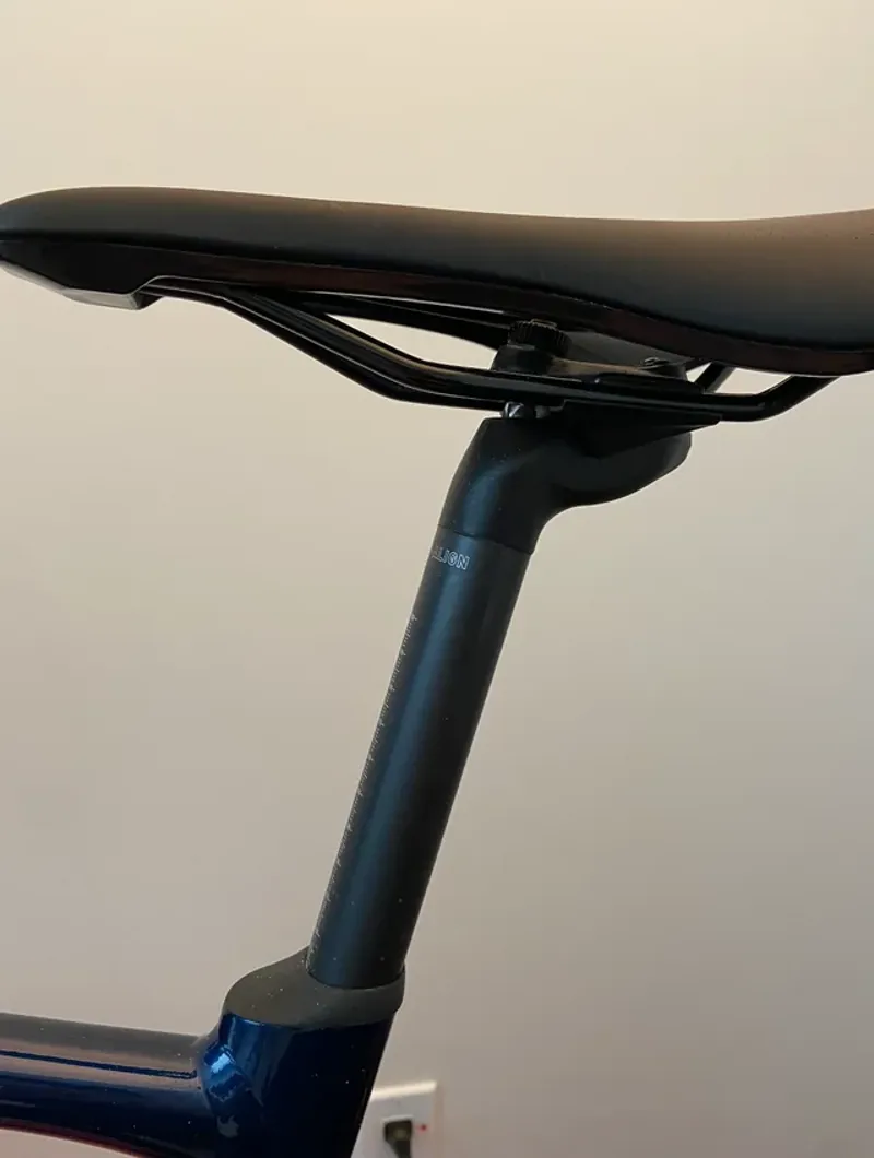 Giant Seat Post D-Fuse Alloy in Black-2