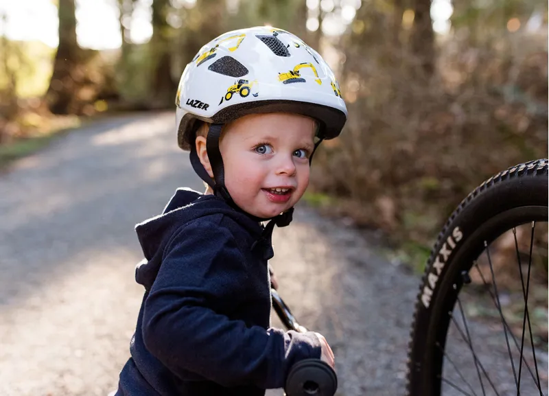Lazer Pnut KinetiCore Kids Helmet Diggers in White-7