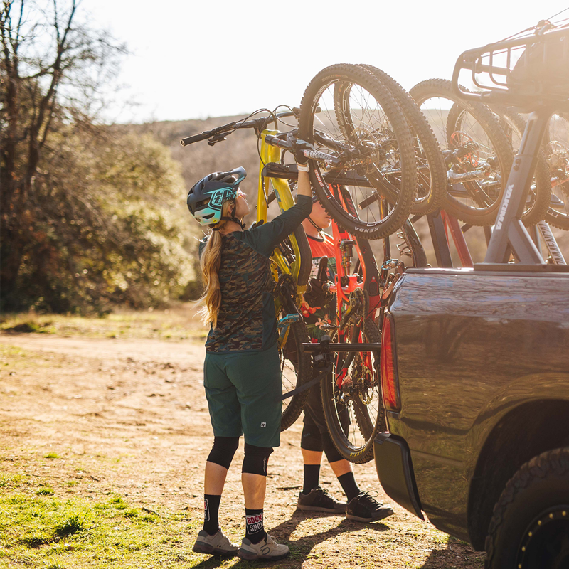 Yakima Hangover 4 bike Vertical Hanging Hitch Mount Bike Carrier in Black-6